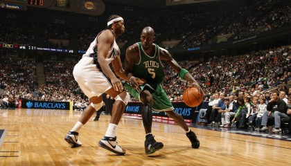 开云体育登录-东决关键战之夜，范弗利特连续得分拉开差距，小人物如何改写巨星剧本？