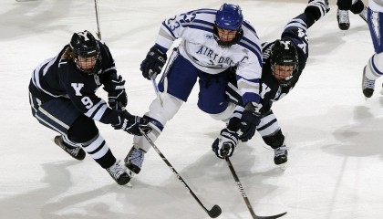 开云体育中国-西决生死战之夜，杰伦·格林存在感拉满，沉默的利刃与喧嚣的证明