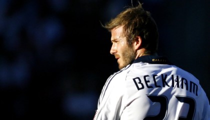 开云体育官方网站-步行者轻取骑士，范弗利特在德甲争冠战接管比赛，当篮球跨越边界