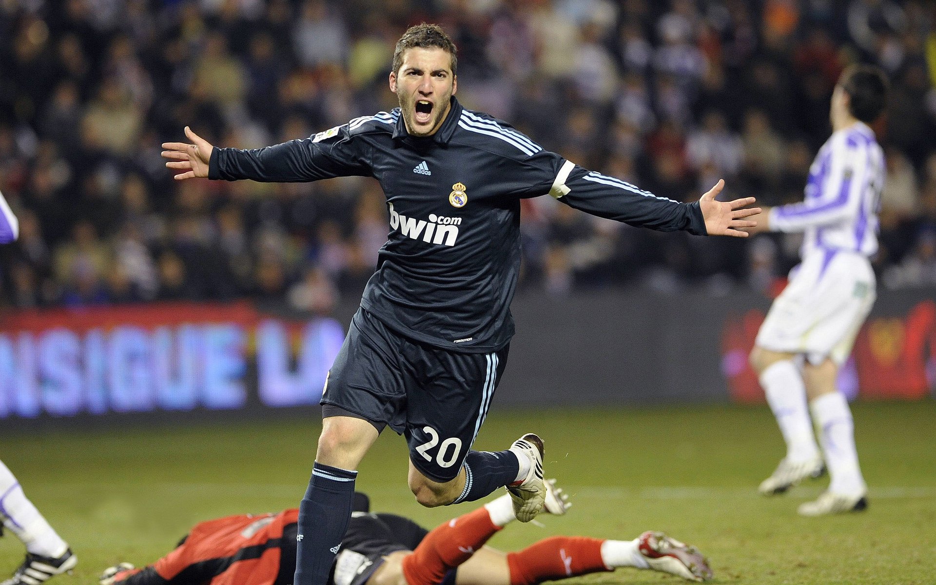 姆巴佩里程碑之夜，威尔士逆转那不勒斯，足球世界没有理所当然的剧本