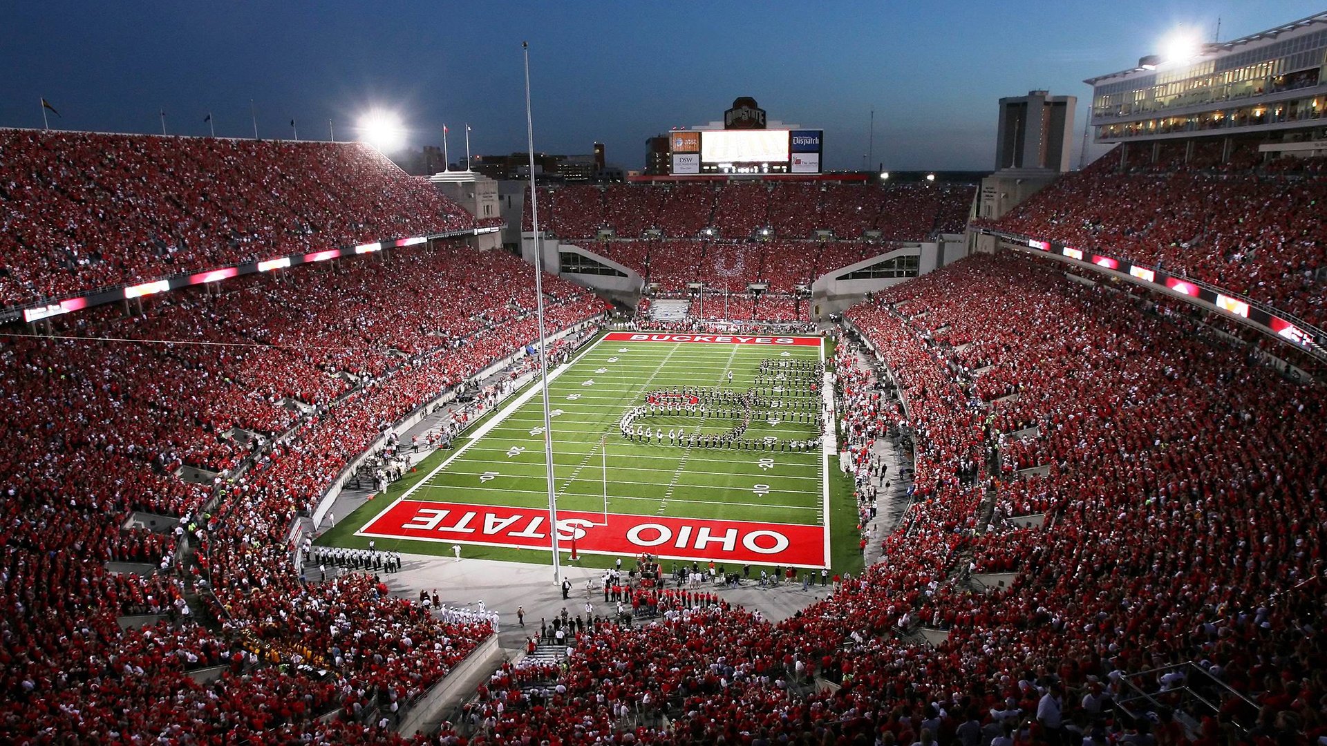 黄蜂蛰醒北京魂，F1引擎轰鸣中，一场超越胜负的街头救赎